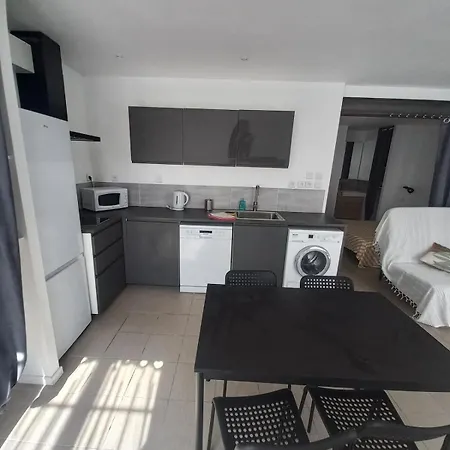 Large Near Medieval Apartamento